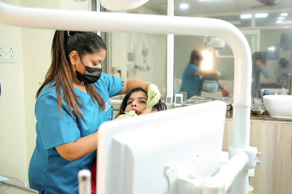 https://puresmilesdental.in/wp-content/uploads/2023/12/about.jpg